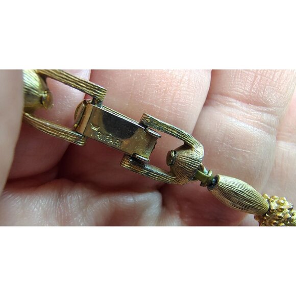 Vintage Trifari Gold Tone Tassel Necklace, 19" Fold Over Clasp Closure - Picture 4 of 4